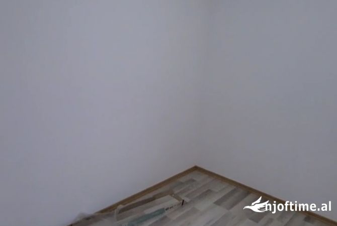 Shtepi ne shitje Apartament ne Tirane, 2+1, Mobilimi Bosh, pa mobiluar, Pagesa 128,000  Euro.