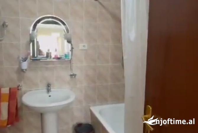 Shtepi me qera Apartament ne Tirane, 2+1, Mobilimi E mobiluar, Pagesa 500  Euro.