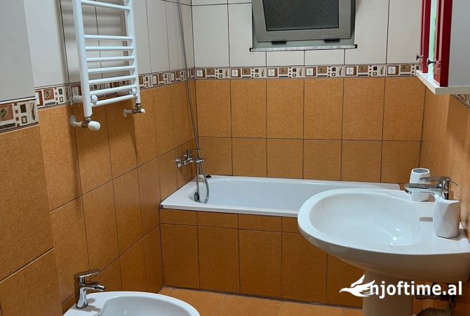 Shtepi ne shitje Apartament ne Durres, 2+1, Mobilimi E mobiluar, Pagesa 150,000  Euro.
