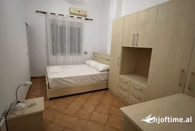Shtepi ne shitje Apartament ne Durres, 2+1, Mobilimi E mobiluar, Pagesa 150,000  Euro.