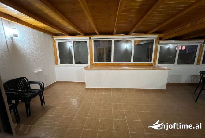 Shtepi ne shitje Apartament ne Durres, 2+1, Mobilimi E mobiluar, Pagesa 150,000  Euro.