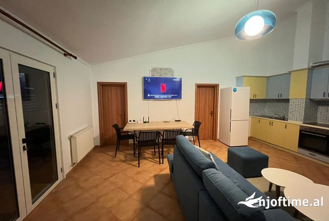 Shtepi ne shitje Apartament ne Durres, 2+1, Mobilimi E mobiluar, Pagesa 150,000  Euro.