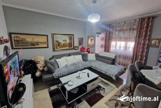 Shitet apartament 1+1  ne plazh Durres afer Hotel "Horizont" 