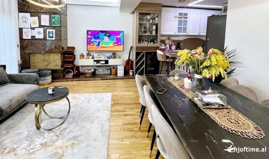 Shtepi ne shitje Duplex(shtepi me 2 kate) ne Tirane, 3+1, Mobilimi E mobiluar, Pagesa 335,000  Euro.