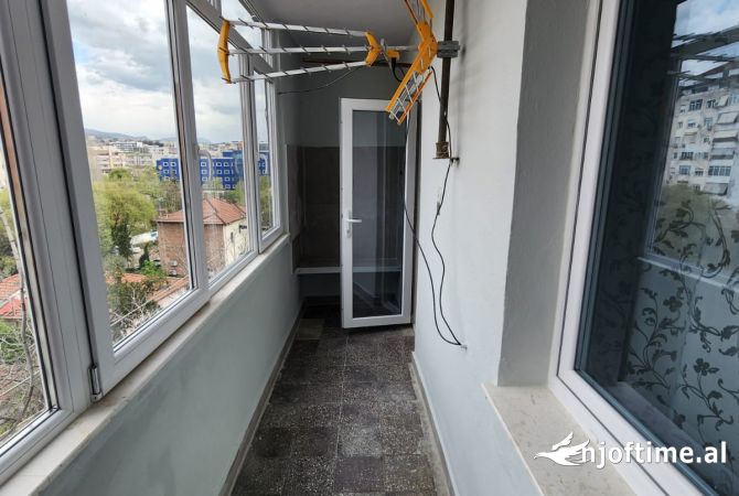 Shtepi ne shitje Apartament ne Tirane, 3+1, Mobilimi E mobiluar, Pagesa 150,000  Euro.