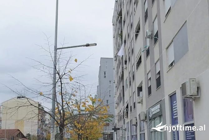 Te kompleksi Niku ose Kika 3 te Komuna e Parisit jepet me qera njesi sherbimi 