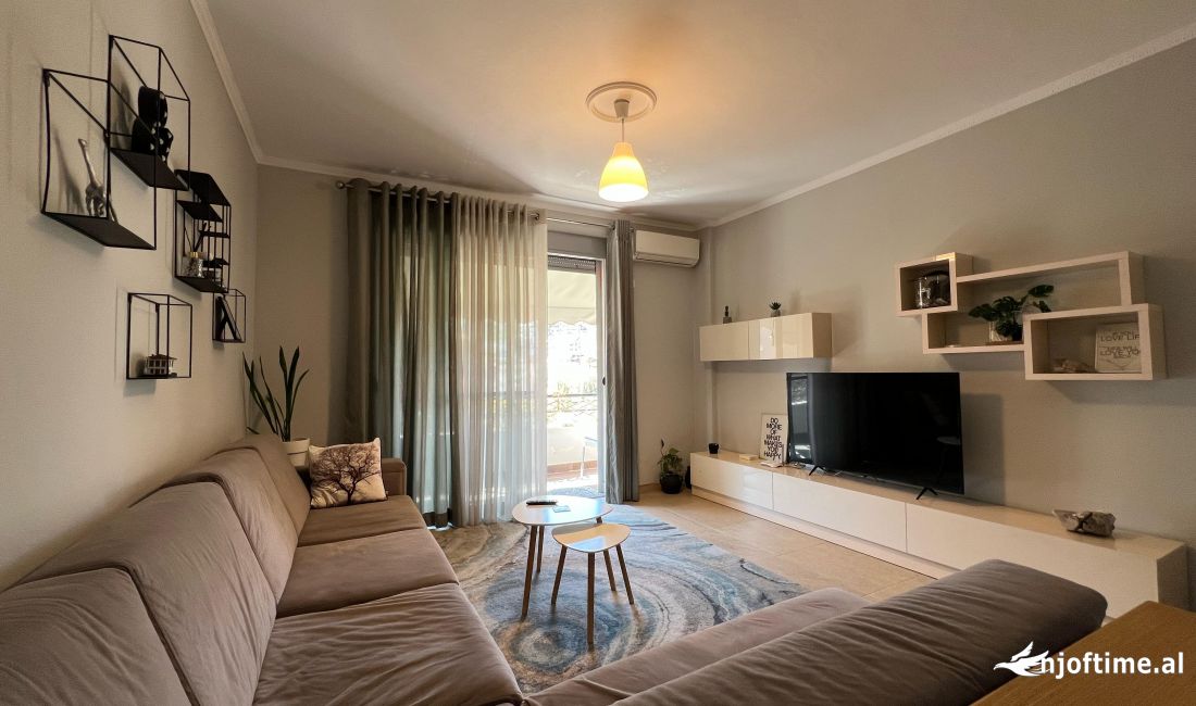 Shtepi ne shitje Apartament ne Tirane, 2+1, Mobilimi E mobiluar, Pagesa 215,000  Euro.