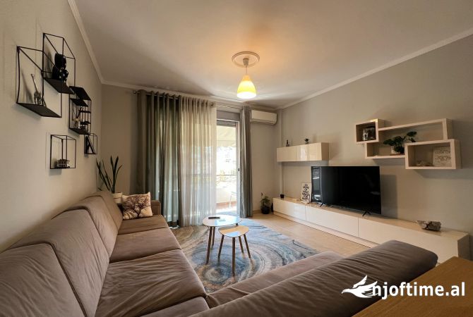Shitet  Apartament 2+1+2 📍Vendndodhja: Liqeni I Thate 