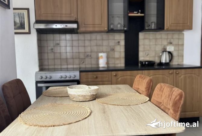Shtepi me qera Apartament ne Tirane, 1+1, Mobilimi E mobiluar, Pagesa 450  Euro.