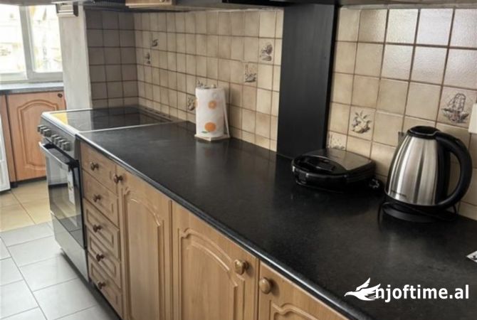 Shtepi me qera Apartament ne Tirane, 1+1, Mobilimi E mobiluar, Pagesa 450  Euro.