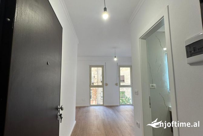 Shtepi ne shitje Apartament ne Tirane, 2+1, Mobilimi E mobiluar, Pagesa 330,000  Euro.