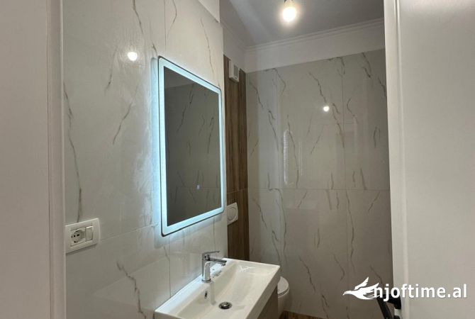 Shtepi ne shitje Apartament ne Tirane, 2+1, Mobilimi E mobiluar, Pagesa 330,000  Euro.
