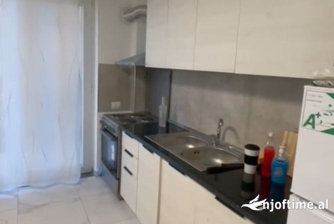 Shtepi ne shitje Apartament ne Tirane, 2+1, Mobilimi E mobiluar, Pagesa 140,000  Euro.