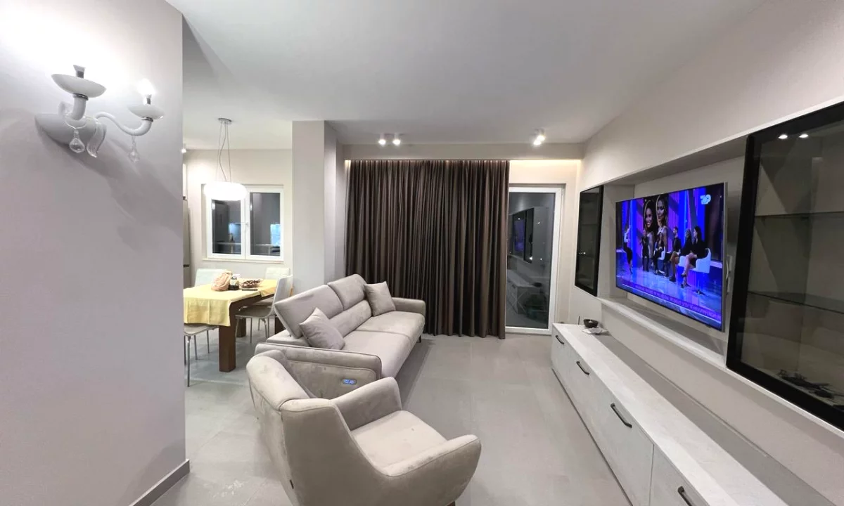 Appartamento in affitto a Tirana 1+1, Arredato