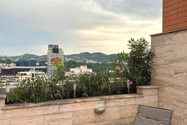 Appartamento in affitto a Tirana 2+1, Arredato