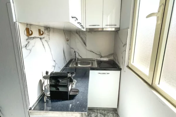 Shtepi ne shitje Apartament ne Tirane, 1+1, Mobilimi E mobiluar, Pagesa 107,000  Euro.