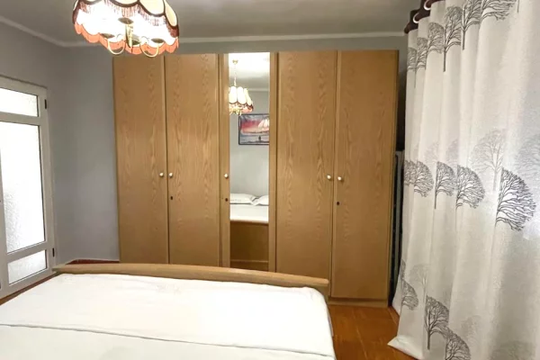 Shtepi ne shitje Apartament ne Tirane, 1+1, Mobilimi E mobiluar, Pagesa 107,000  Euro.