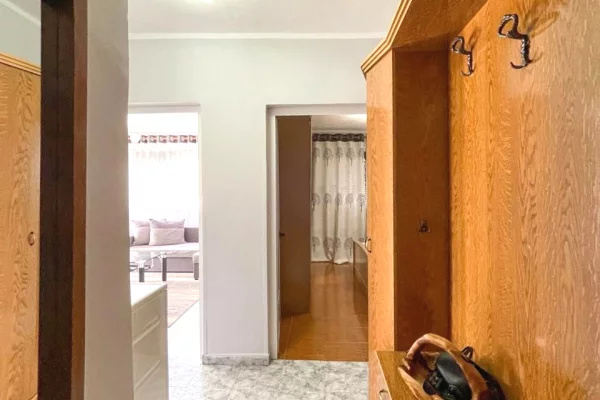 Shtepi ne shitje Apartament ne Tirane, 1+1, Mobilimi E mobiluar, Pagesa 107,000  Euro.