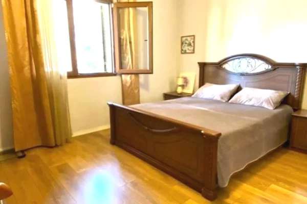 Shtepi ne shitje Apartament ne Tirane, 3+1, Mobilimi E mobiluar, Pagesa 205,000  Euro.