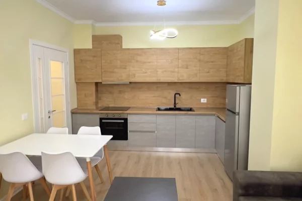 Appartamento in affitto a Tirana 2+1, Arredato