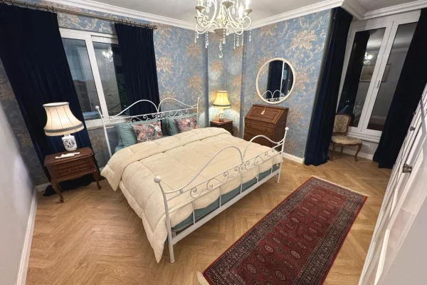 Shtepi ne shitje Apartament ne Tirane, 2+1, Mobilimi E mobiluar, Pagesa 650,000  Euro.