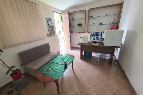 Ambient biznesi me qera 3+1 ne Tirane - 800 Euro