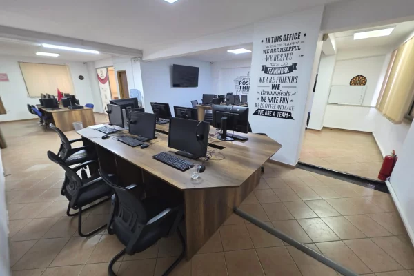 Ambient biznesi me qera 3+1 ne Tirane - 800 Euro