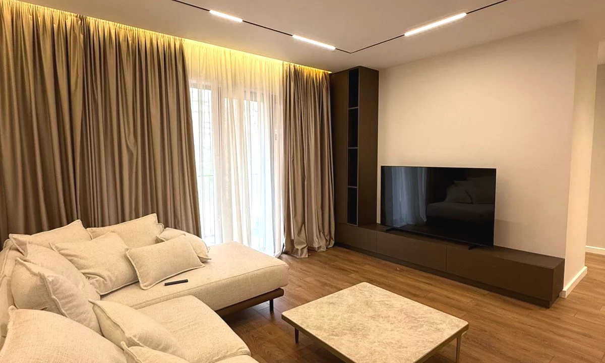 Duplex (casa a 2 piani) in affitto a Tirana 2+1, Arredato