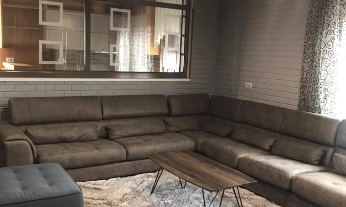 Appartamento in affitto a Tirana 2+1, Arredato