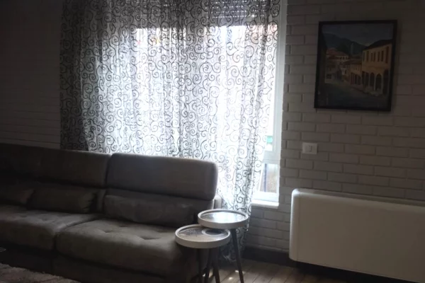 Appartamento in affitto a Tirana 2+1, Arredato