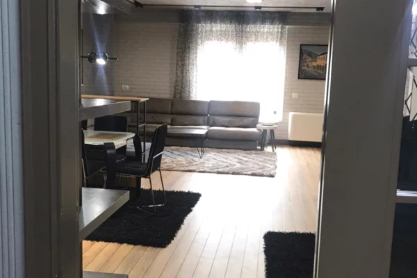 Appartamento in affitto a Tirana 2+1, Arredato