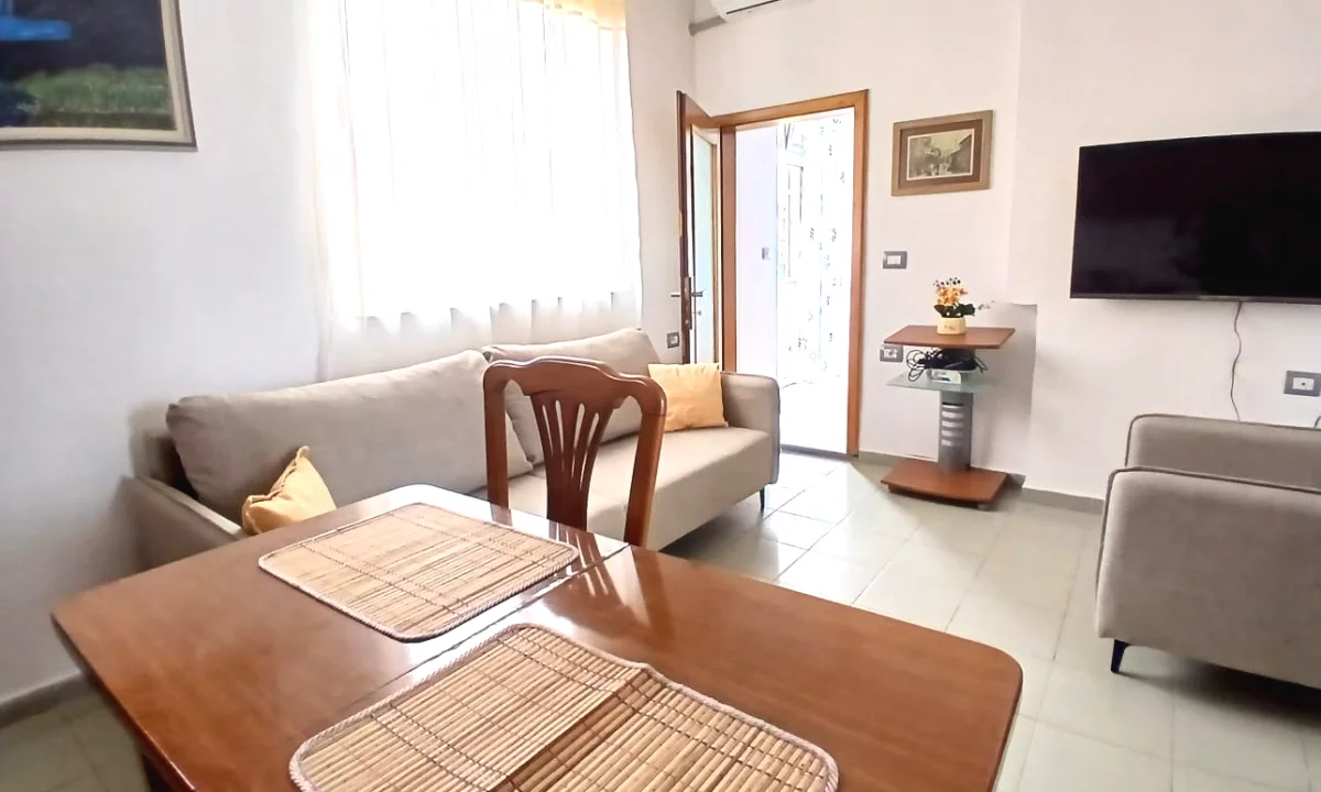 Appartamento in affitto a Tirana 2+1, Arredato