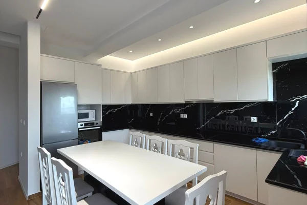 Appartamento in affitto a Tirana 3+1, Arredato