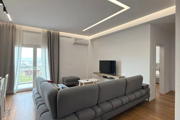 Appartamento in affitto a Tirana 3+1, Arredato