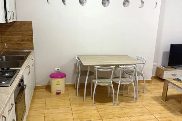 Jepet me qera apartament 2+1 ne Rrugen 