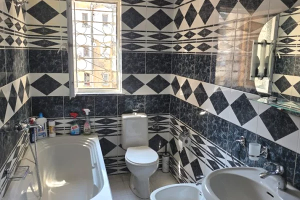 Appartamento in affitto a Tirana 2+1, Arredato