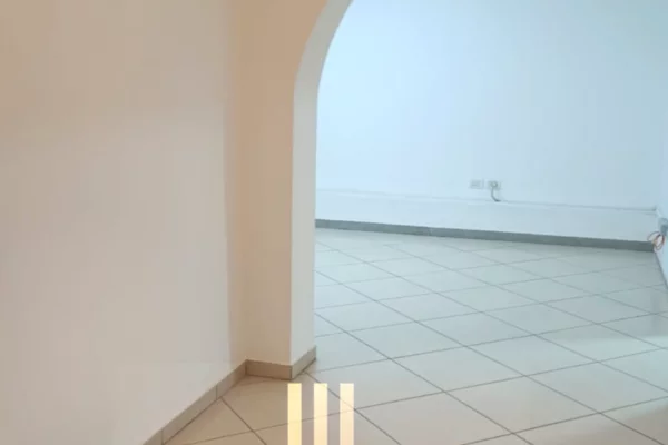 Shtepi ne shitje Apartament ne Tirane, 1+1, Mobilimi Bosh, pa mobiluar, Pagesa 220,000  Euro.