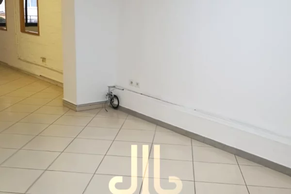 Shtepi ne shitje Apartament ne Tirane, 1+1, Mobilimi Bosh, pa mobiluar, Pagesa 220,000  Euro.