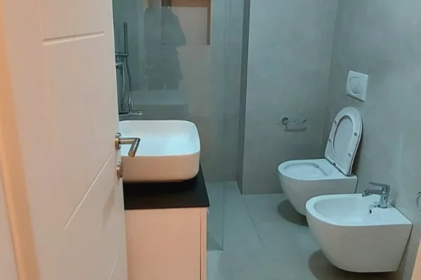 Appartamento in affitto a Tirana 1+1, Vuoto