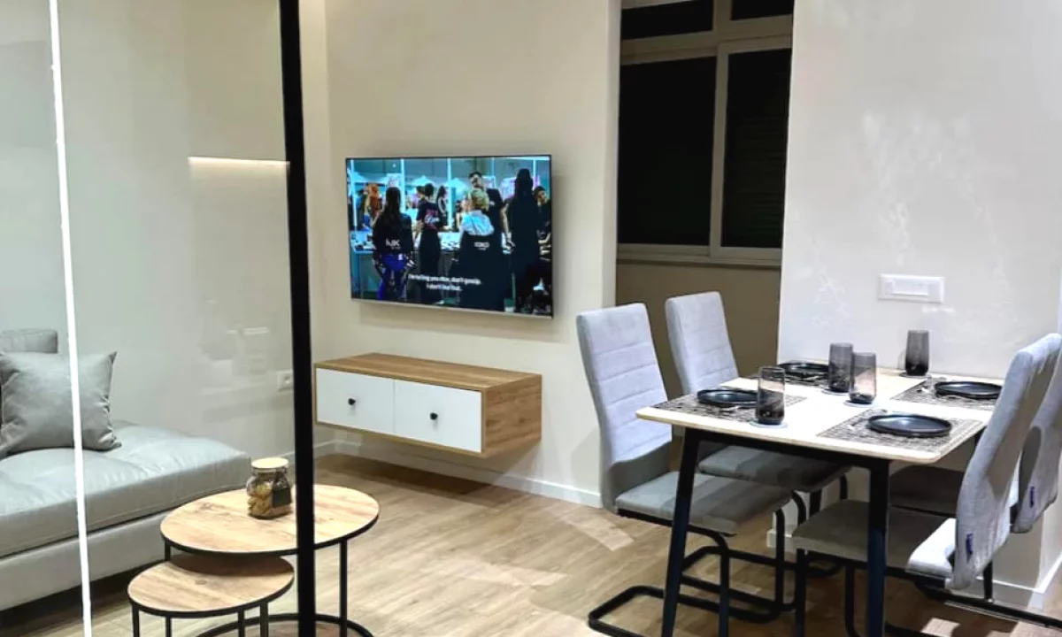 Shtepi me qera Apartament ne Tirane, 2+1, Mobilimi E mobiluar, Pagesa 700  Euro.