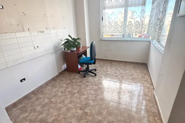 Appartamento in affitto a Tirana 2+1, Vuoto
