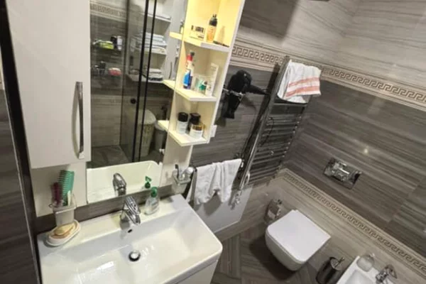 Shtepi ne shitje Apartament ne Tirane, 2+1, Mobilimi E mobiluar, Pagesa 385,000  Euro.