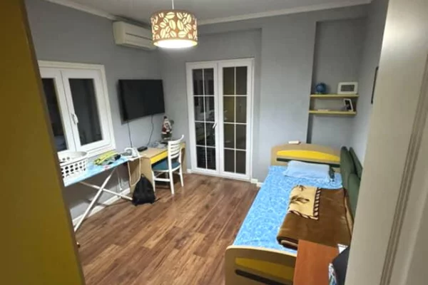 Shtepi ne shitje Apartament ne Tirane, 2+1, Mobilimi E mobiluar, Pagesa 385,000  Euro.