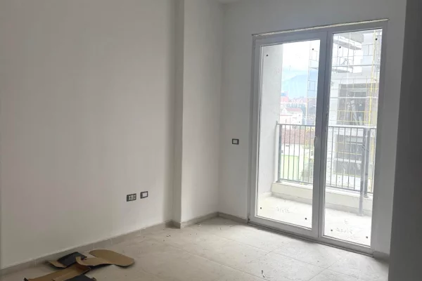 Shitet apartament 1+1 te Univers City