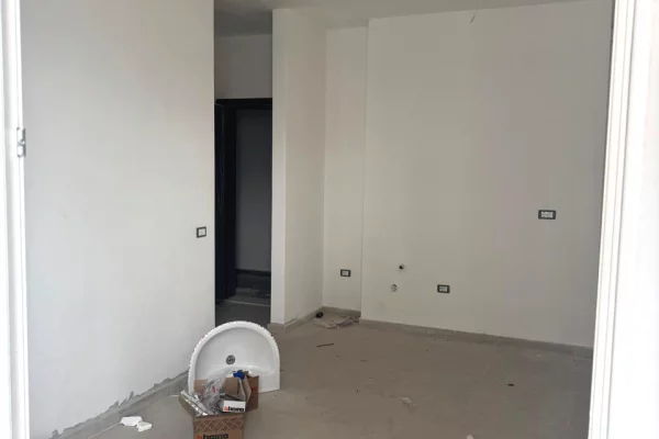 Shtepi ne shitje Apartament ne Tirane, 1+1, Mobilimi Bosh, pa mobiluar, Pagesa 67,000  Euro.