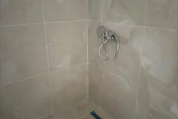 Shtepi ne shitje Apartament ne Tirane, 1+1, Mobilimi Bosh, pa mobiluar, Pagesa 67,000  Euro.