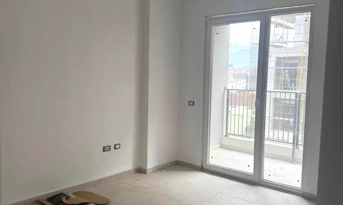Shtepi ne shitje Apartament ne Tirane, 1+1, Mobilimi Bosh, pa mobiluar, Pagesa 67,000  Euro.