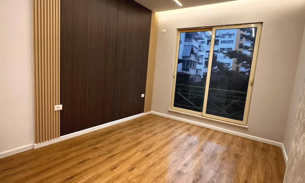 Shtepi ne shitje Apartament ne Tirane, 2+1, Mobilimi E mobiluar, Pagesa 125,000  Euro.