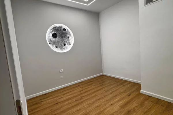 Shtepi ne shitje Apartament ne Tirane, 2+1, Mobilimi E mobiluar, Pagesa 125,000  Euro.