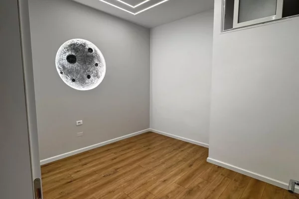 Shtepi ne shitje Apartament ne Tirane, 2+1, Mobilimi E mobiluar, Pagesa 125,000  Euro.